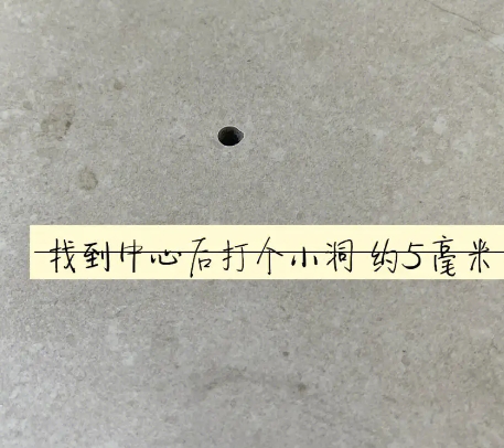 饶平瓷砖空鼓维修公司专业解答在瓷砖铺贴过程中，如果砂料搅拌不均匀，将会带来以下问题