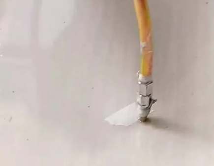 饶平瓷砖空鼓维修公司专业解答在瓷砖铺贴过程中，如果使用的砂料过粗（如全部使用了粗砂），可能会导致以下问题